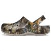 Crocs Classic Clog x thisisnevertth x Realtree Clogs „Edge Camo Walnut“ 207631-267