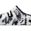 Crocs Classic Cozzzy mramorované sandály „Black White“ 207907