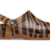 Crocs Classic dřevák Animal Printing Beach Tiger Stripes Žluté sandály 206676-2ZF Crocs Classic dřevák Animal Printing Beach Tiger Stripes Žluté sandály 206676-2ZF