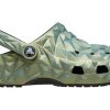 Crocs Classic Iridescent Geometric Clog „Green“ 209841-001