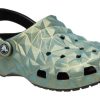 Crocs Classic Iridescent Geometric Clog „Green“ 209841-001