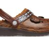 Crocs Classic lemovaný dřevák „Star Wars Chewbacca“ 208858-206