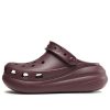 Crocs Classic Mega Crush Clogs „Dark Cherry“ 207521-6WD