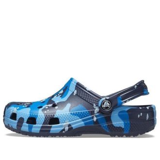 Crocs Classic potištěné Camo Clogs „Blue Navy“ 206454-4HQ Crocs Classic potištěné Camo Clogs „Blue Navy“ 206454-4HQ