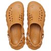Crocs Echo Clogs „Sand“ 207937-202