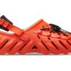Crocs Echo reflexní dřeváky „Orange Black“ 210004-84J
