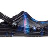 Crocs (GS) baya lemované fuzzy-strap galaktické dřeváky „Black Multi“ 207654-0C4