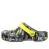 Crocs (GS) Baya sezónní grafické dřeváky „Grey Black Yellow“ 205484-0DA
