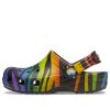 Crocs (GS) Classic Seasonal Print Clogs „Black Multi“ 207345-0C4
