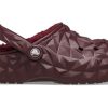 Crocs lemované geometrické dřeváky „Dark Cherry“ 210069-6WD