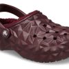 Crocs lemované geometrické dřeváky „Dark Cherry“ 210069-6WD