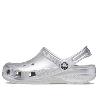 Crocs (PS) Klasický kovový dřevák „Silver Metallic“ 209196-0P1