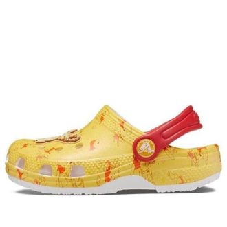 Crocs (TD) Crocs Klasické dřeváky Medvídek Pú „Yellow Red“ 208358-94S