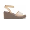 Crocs (WMNS) Brooklyn sandály s kotníkovým páskem na klínku „krémově bílá hnědá“ 209406-2DS