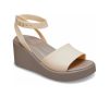 Crocs (WMNS) Brooklyn sandály s kotníkovým páskem na klínku „krémově bílá hnědá“ 209406-2DS