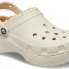 Crocs (WMNS) Klasická platforma lemovaná dřevákem „Bone“ 207938-2Y2