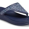 Crocs (WMNS) Monterey korálkové žabky tmavě modré 206851-410