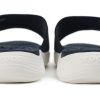Crocs (WMNS) Reviva lehké útulné ploché ležérní tmavě modré pantofle 205474-462
