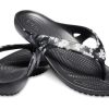 Crocs (WMNS) sezónní žabky Kadee II „Tropical Floral Black“ 205635-98F