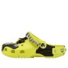 Crocs x MCM Camouflage Print Clogs „Neon Yellow“ MEXCSMM27YN