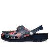 Crocs x Naruto Shippuden Classic Clog „Itachi“ 209883-48I Crocs x Naruto Shippuden Classic Clog „Itachi“ 209883-48I