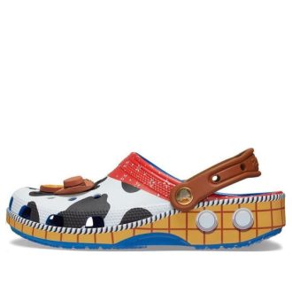 Crocs x Toy Story klasický dřevák „Woody“ 209446-4GX