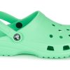 Sportovní pantofle Crocs Classic Outdoor na plochém podpatku Zelená 10001-3U3