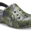 Unisex maskáčové pantofle Crocs Baya s potiskem Fleece 205975-97G