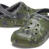 Unisex maskáčové pantofle Crocs Baya s potiskem Fleece 205975-97G
